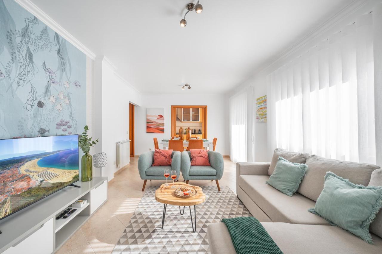 Appartamento Ocean Getaway - Private Parking And Sea View Nazaré Esterno foto