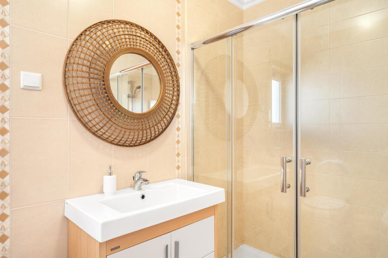 Appartamento Ocean Getaway - Private Parking And Sea View Nazaré Esterno foto
