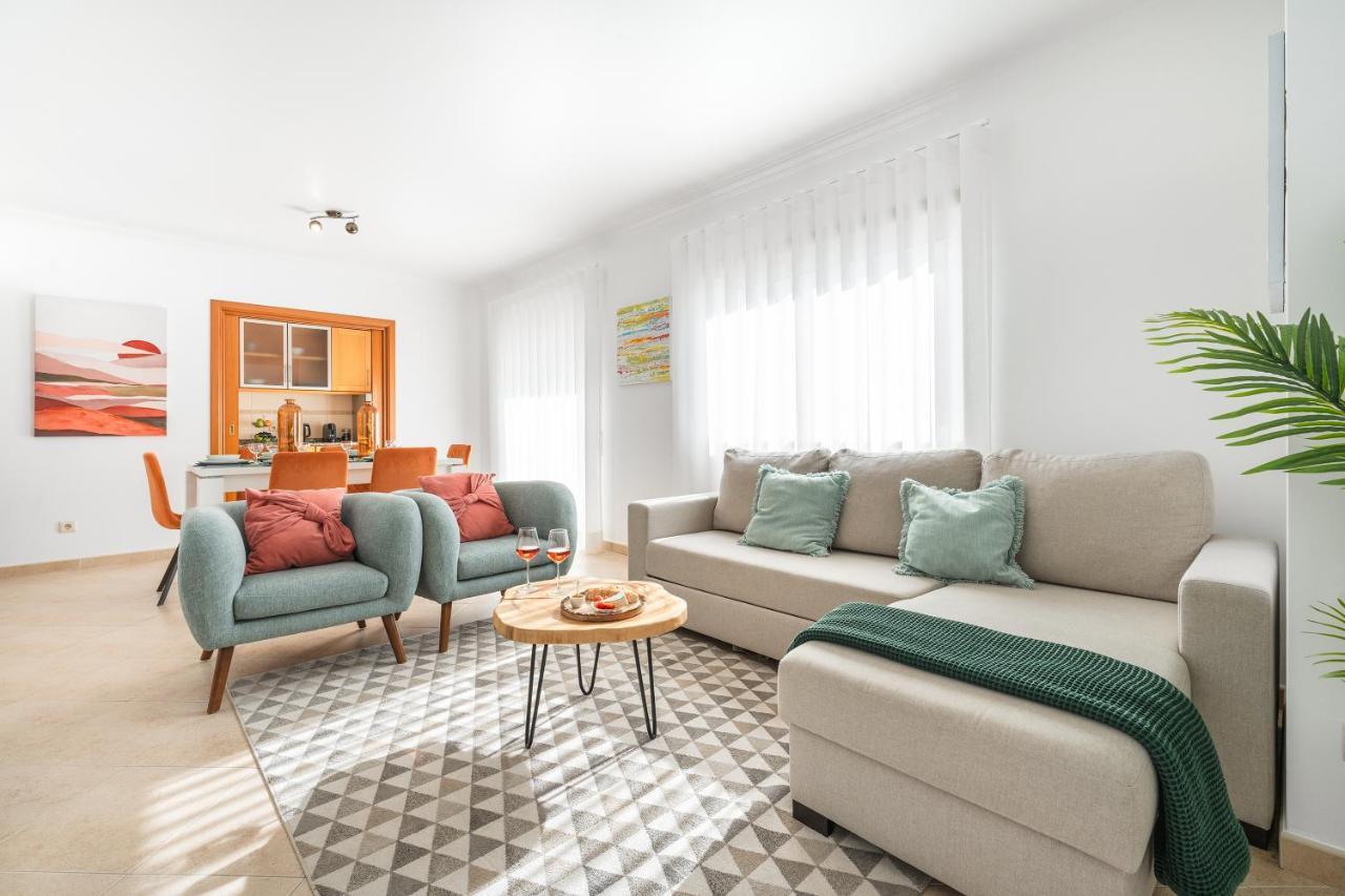 Appartamento Ocean Getaway - Private Parking And Sea View Nazaré Esterno foto