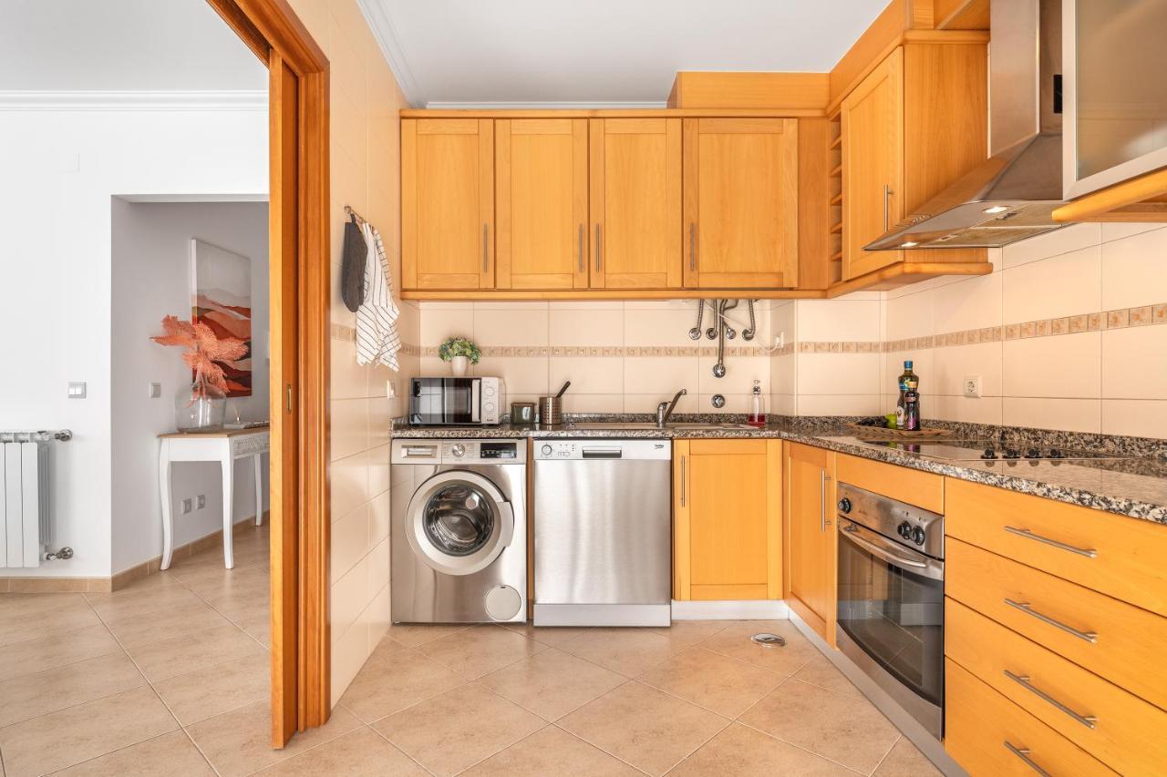 Appartamento Ocean Getaway - Private Parking And Sea View Nazaré Esterno foto