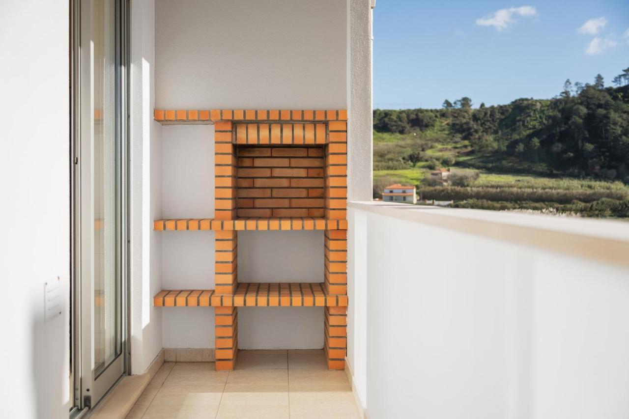 Appartamento Ocean Getaway - Private Parking And Sea View Nazaré Esterno foto