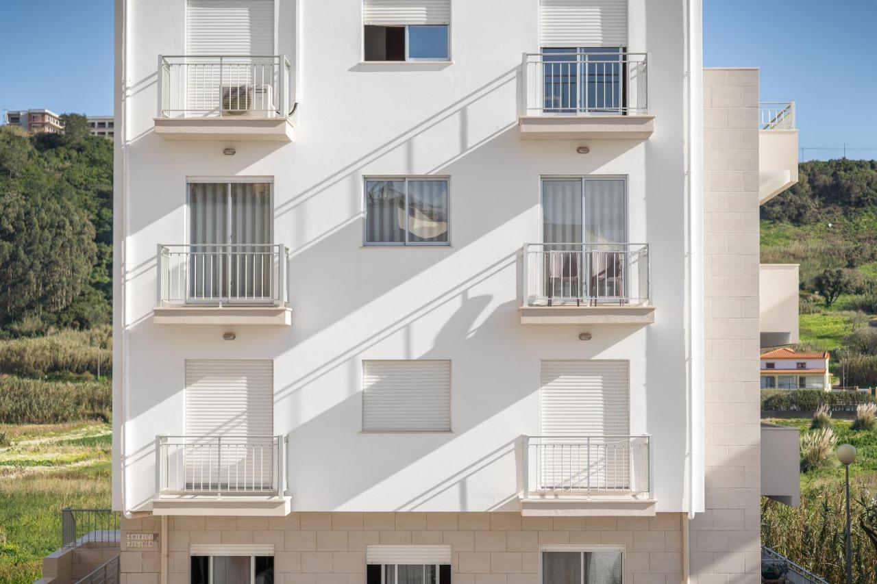 Appartamento Ocean Getaway - Private Parking And Sea View Nazaré Esterno foto